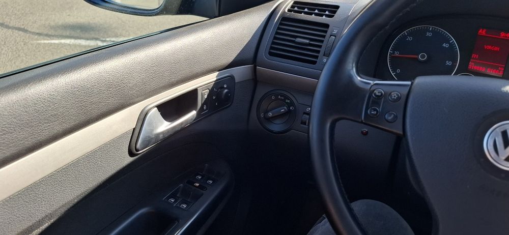 Volkswagen  Touran 2010 , 140 cai, 2.0 TDI