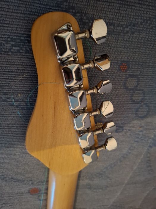 Chitara Electrică Behringer Strat Style - Gata de Scenă!