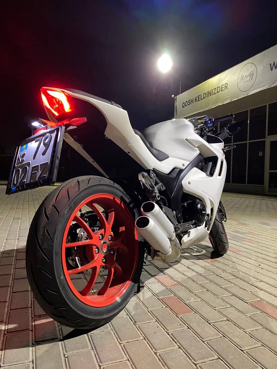Ducati 950 sport