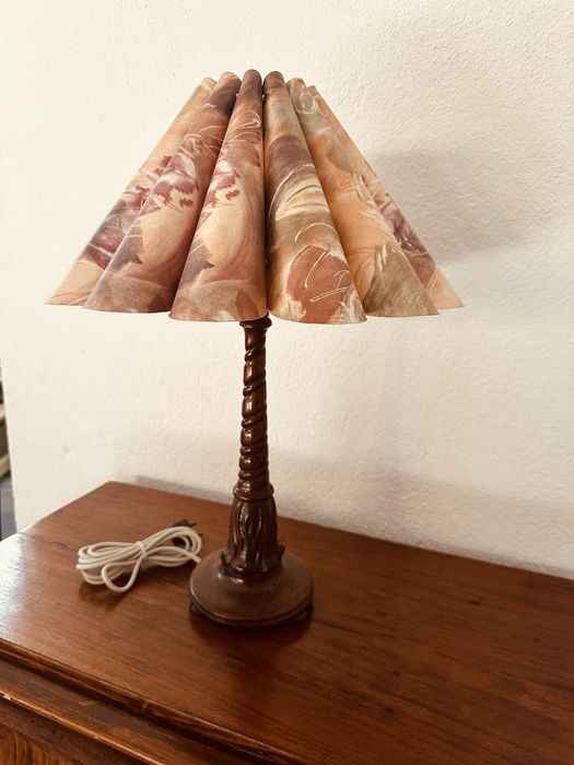 Скандинавска антикварна настолна лампа