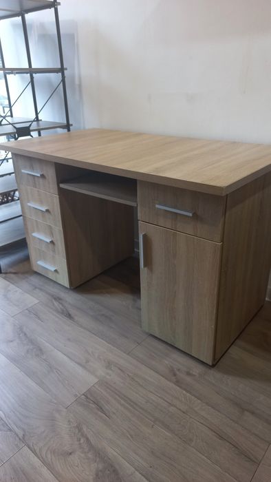 Birou masiv. În stare bună. Preț inițial 1399 lei. Preț actual 450