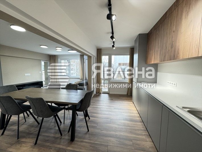 Дава се под наем Тристаен апартамент в София, Оборище - 130 кв.м за 1200 € - Снимка #2