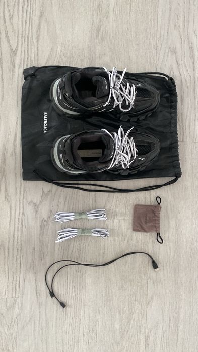 Balenciaga Trackuri alb si negru.
