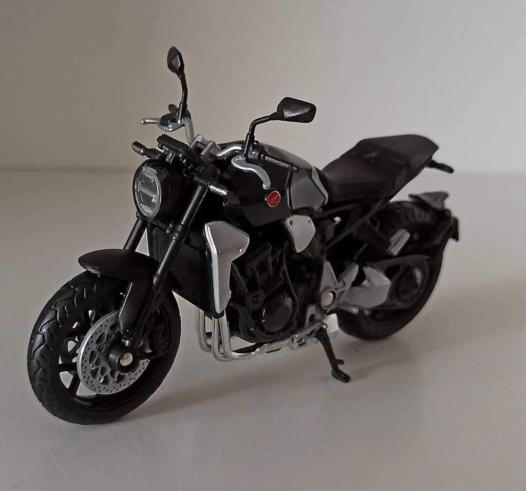 Macheta motocicleta Honda CB1000R (SC80) 2018 negru - Welly 1/18