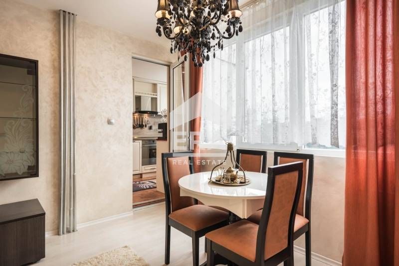 Тристаен, стилно обзаведен, южен апартамент под наем, в кв. Възраждане