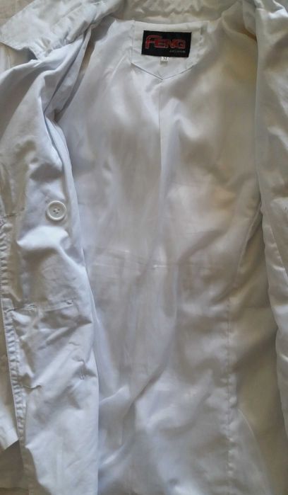 Сиво плътно есенно сако и бяло лятно - пролетно яке