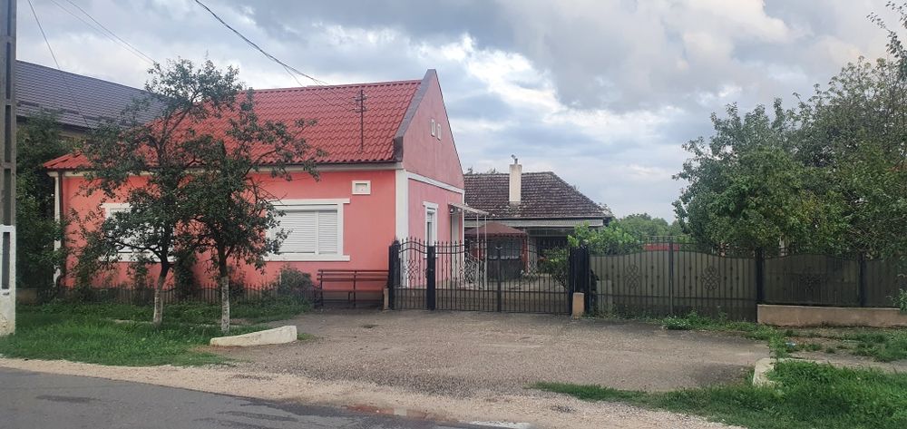 Vand sau schimb casa ultracentral