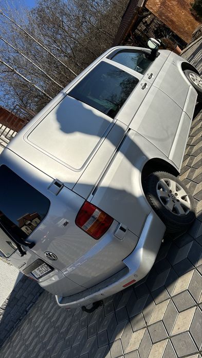 Volkswagen T5 autoutilitara