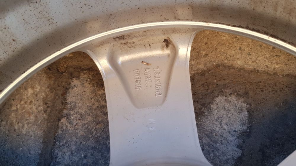 Vând set roti iarna 225x55 r16 de aliaj