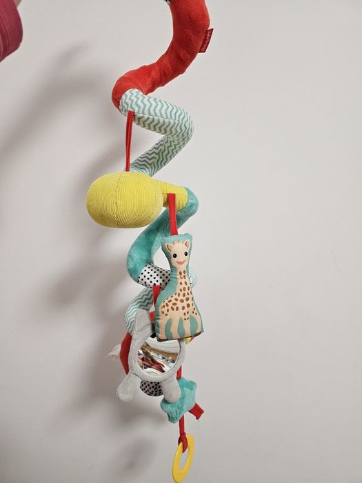 Софи жирафчето 3 в 1 музикална нощна лампа, спирала и звезда