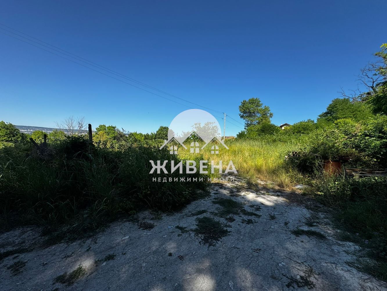 Продавам парцел в м-т Орехчето, площ 731 кв.м