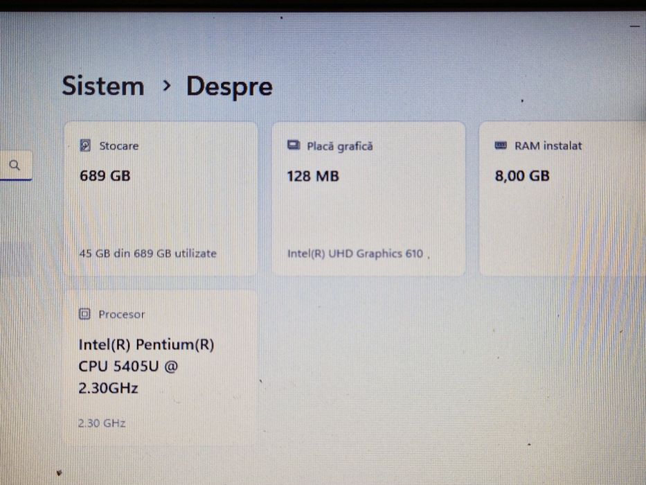 URGENT! Laptop Lenovo 17.3" / 8GB RAM / SSD 256GB / Funcțional – fisur