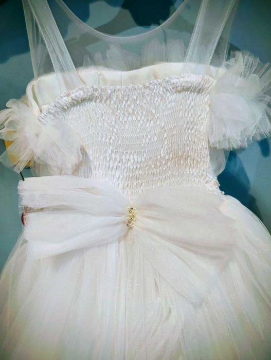 Уникална рокля с обръч за официални поводи