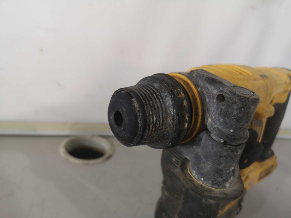 Перфоратор - Dewalt DCH253