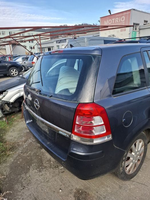 Dezmembrez Opel Zafira 1.7 cdti
