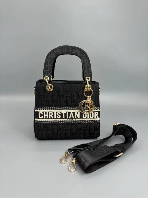 Луксозна чанта с уникален дизайн