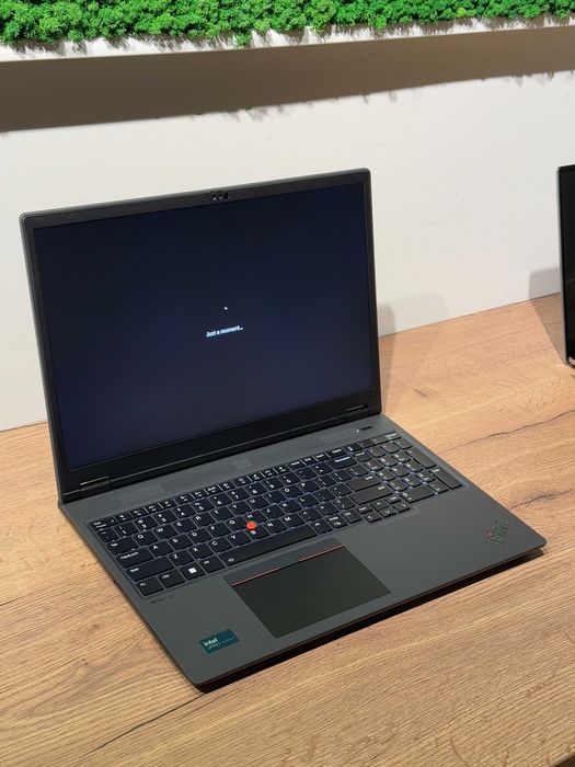 Lenovo ThinkPad P16v Gen2 16" 4K 800-nit Ultra 7 64GB Ram RTX 2000 1TB