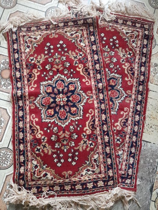 Продам маленькие ковры 2шт