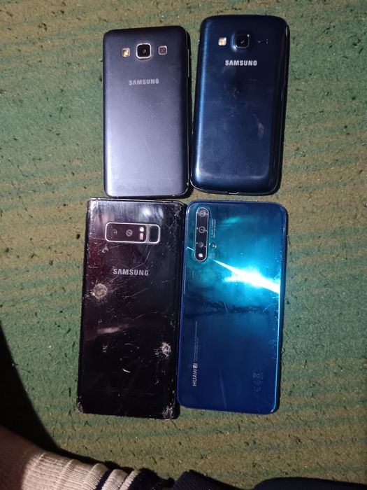 Vând telefoane de piese