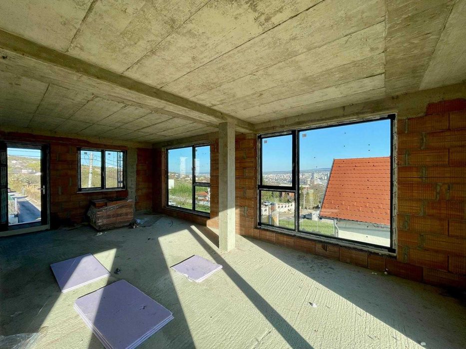 Vanzare casa cuplata cu panorama 156 mpu, 2 garaje zona Dambul Rotund