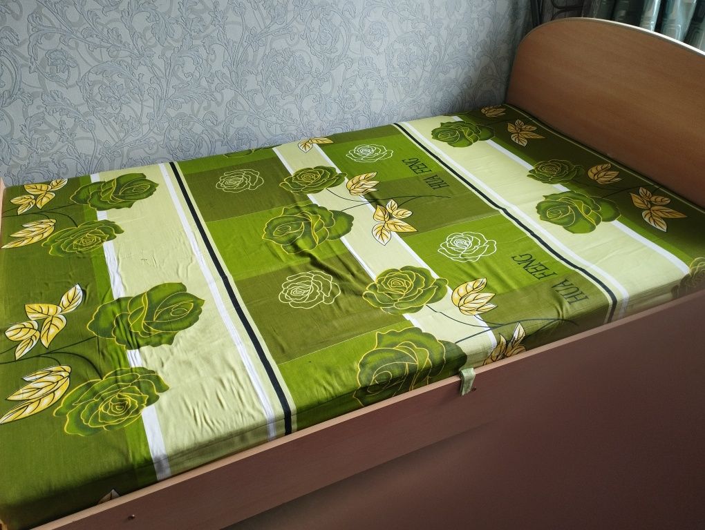 Кровать полуторка.