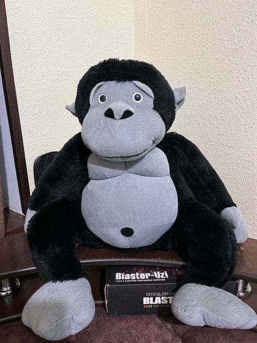 Плюшевый медвежонок и обезьяна