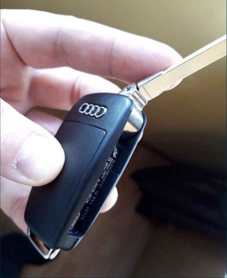 Carcasa cheie Audi A2, A3, A4, A6, Q7 cu 3 butoane tip briceag