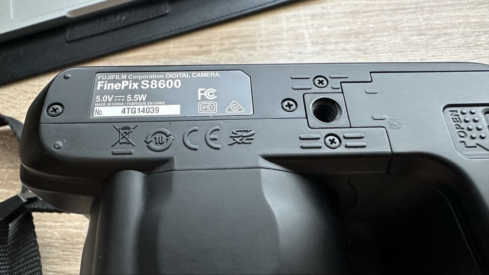 Професионален фотоапарат Fujifilm Finepix S8600 36X zoom