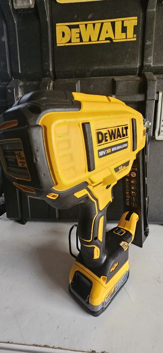 Pistol cuie Dewalt Dcn 662