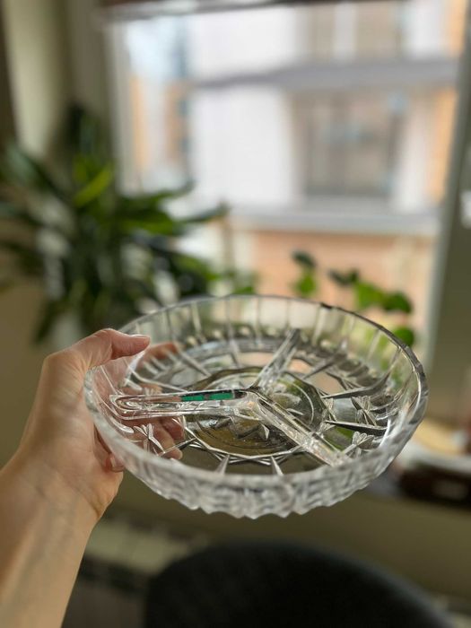 Стари кристални и стъклени чаши, чинии, гарафи