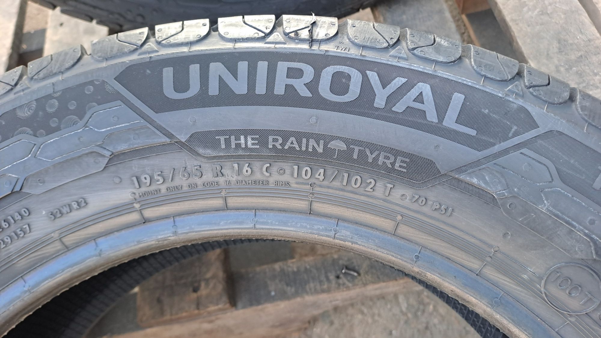2бр. Нови 195/65/16C Uniroyal Rain MAX 3