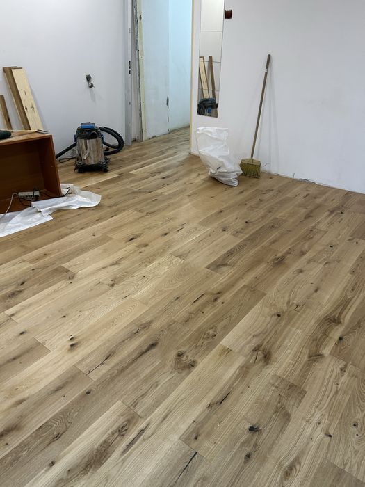 Raschetat ,Insertizat , lăcuit si montaj parchet masiv si stratificat