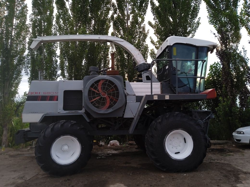 Слёс маккажухори урадиган комбайн Дон 680 сотилади, 4600 соат ишлаган