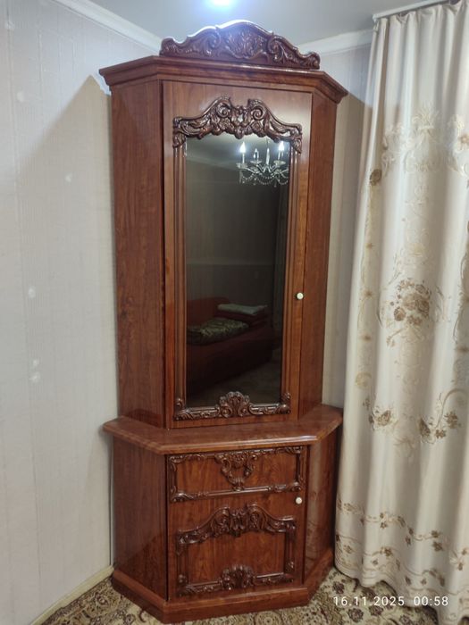 Шкаф угловой в отличном состоянии