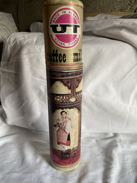 Стара кафемелачка, ретро с кутия