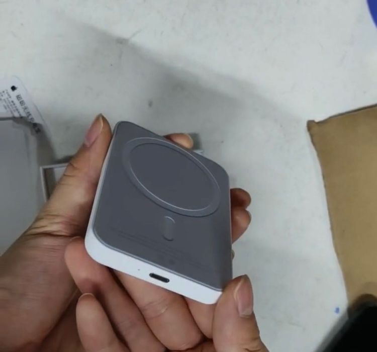Apple IPhone MagSafe Baterie externă Nouă Sigilată