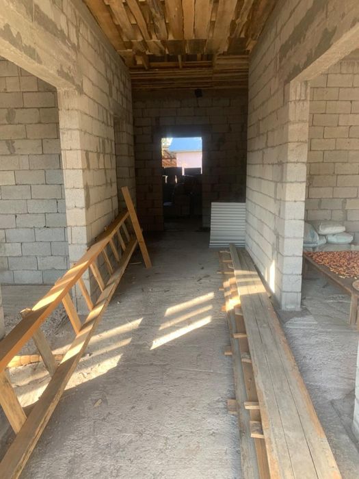 Продам дом  недостроенный