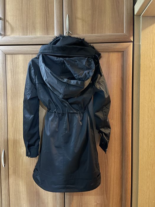Страхотна черна зимна парка Zara