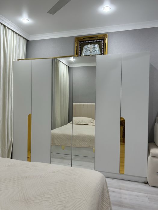 Продоется распашной шкаф