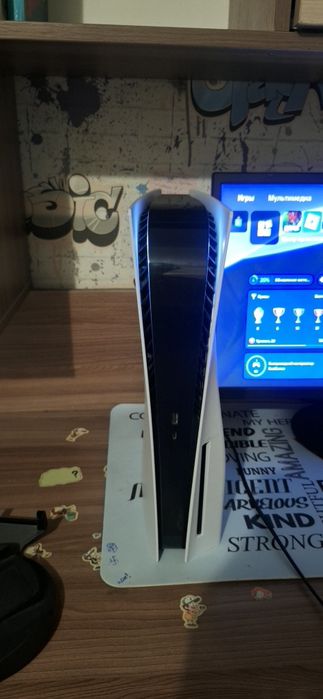 Playstation 5 в отличном состоянии.