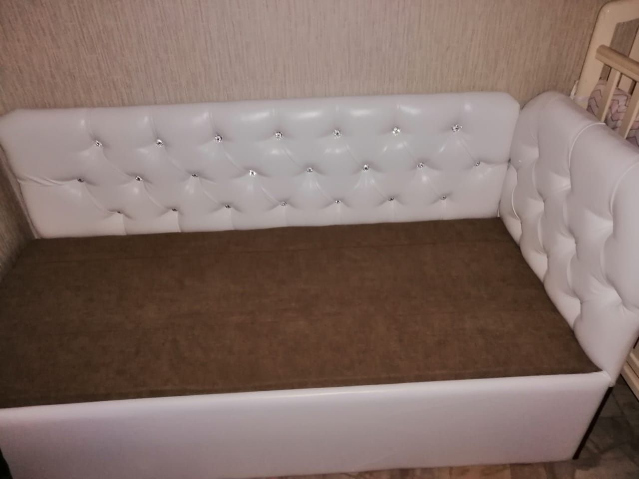 Продам диван в отличном состоянии 40000тг Астана