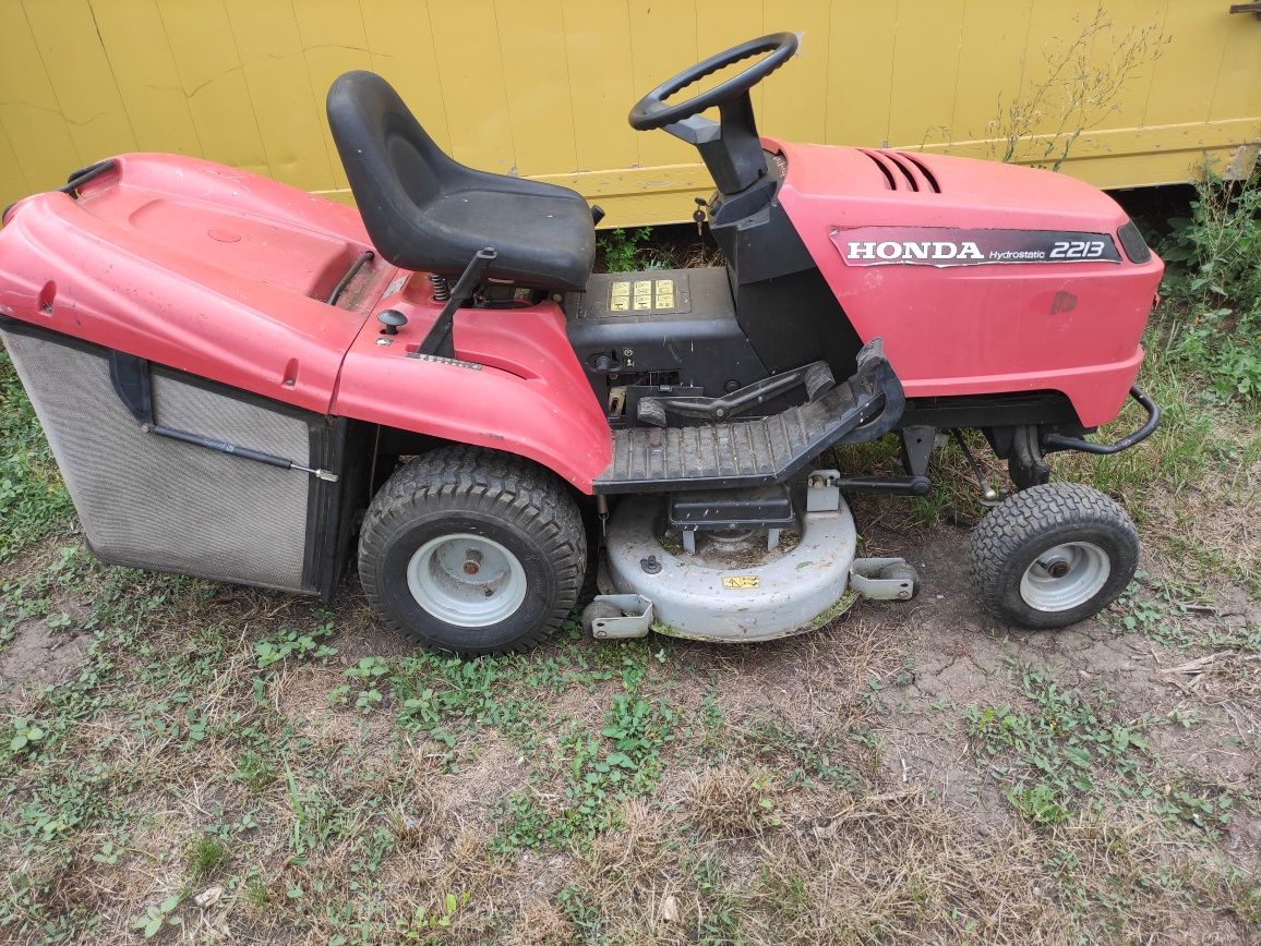 Tractoraș gazon Honda 2213 hydrostatic