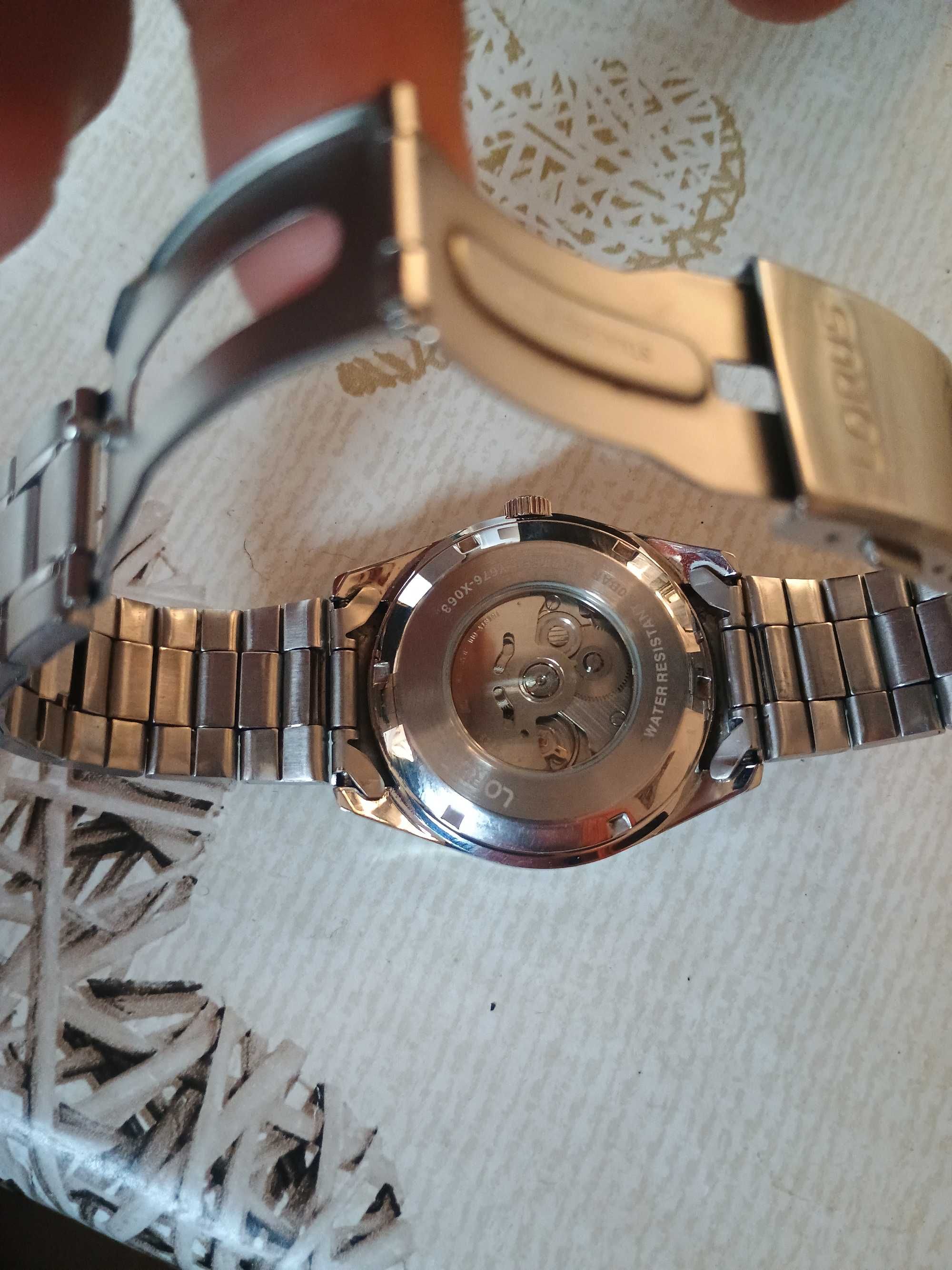 Часовник Lorus automatic 10 bar. Часовникът е в доста добро състояние.