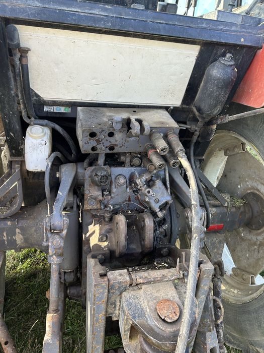 Vând tractor NewHolland M100