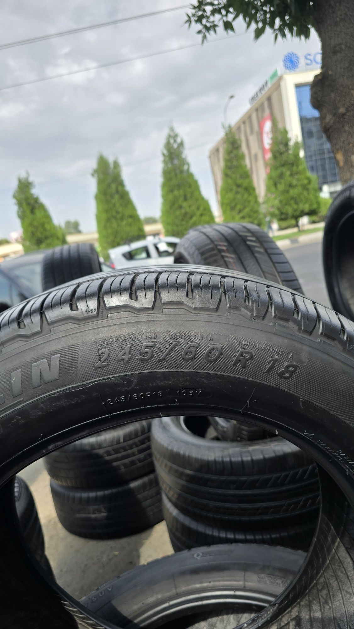 245/60/R18 Michelin
