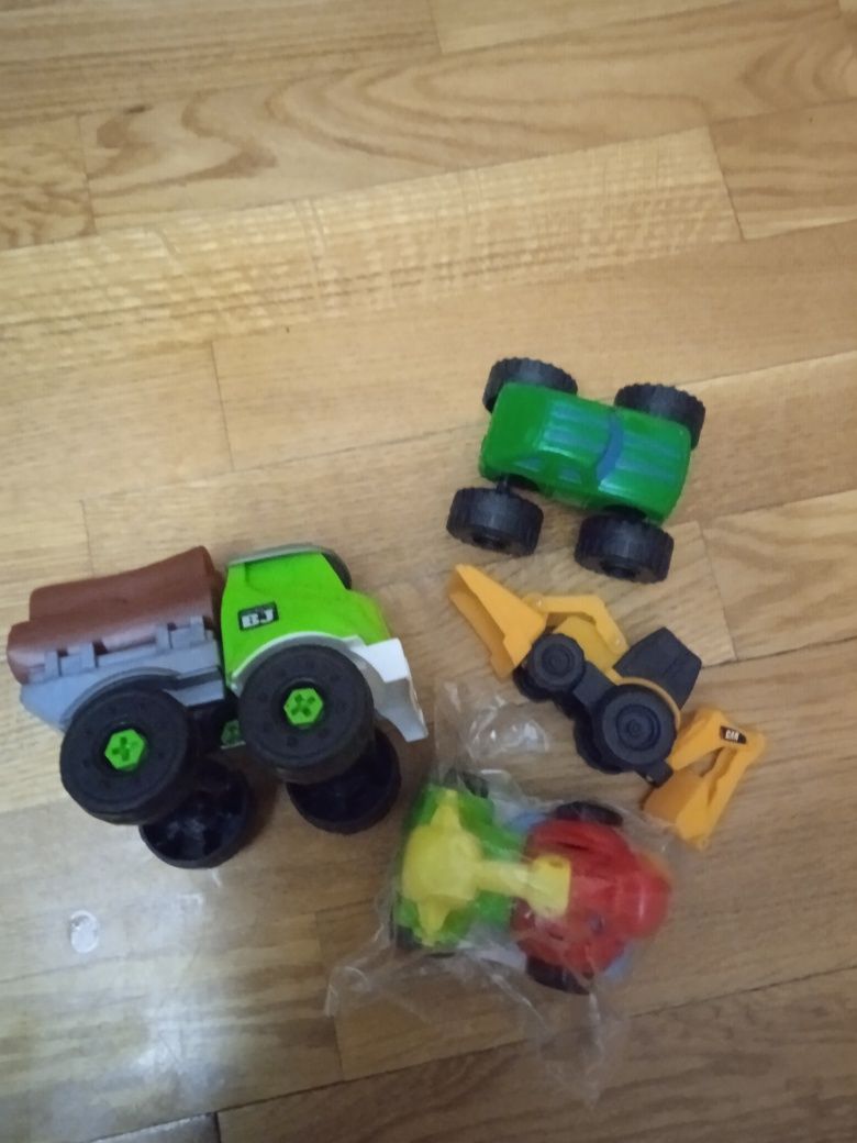 Машинки/игрушки для мальчика.