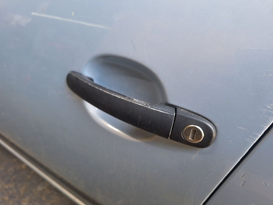 Maner exterior portiera fata stanga cu butuc si cheie  SEAT CORDOBA II