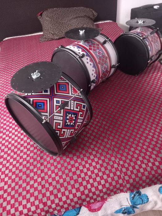 Vand tobe de folclor de dimensiuni diferite