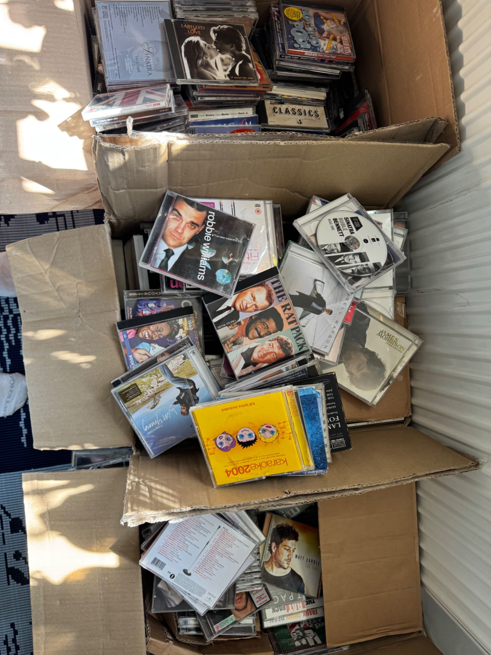 1200 + bucăți Colecție de CD -uri, proveniență UK.
