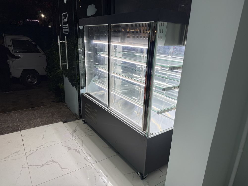 Vetrina Shashlik va Tort pishiriklar uchun uzb dostafka bor